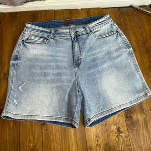 Judy Blue size 2XL light wash Jean shorts